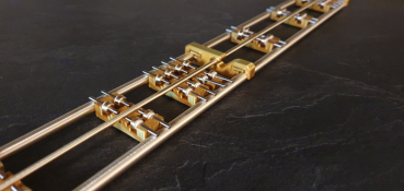 Preview: Sondermodell *Gold Edition* Rollenstand Spur H0 415 mm und 8 Laufkatzen