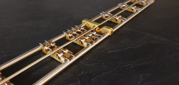 Sondermodell *Gold Edition* Rollenstand Spur H0 415 mm und 8 Laufkatzen